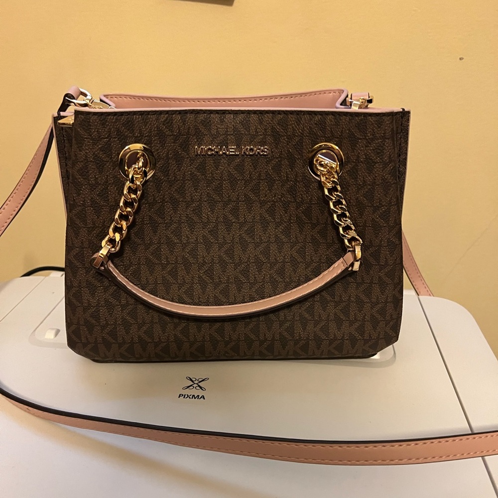 EUC Condition Michael Kors Purse (Authentic) Used once .